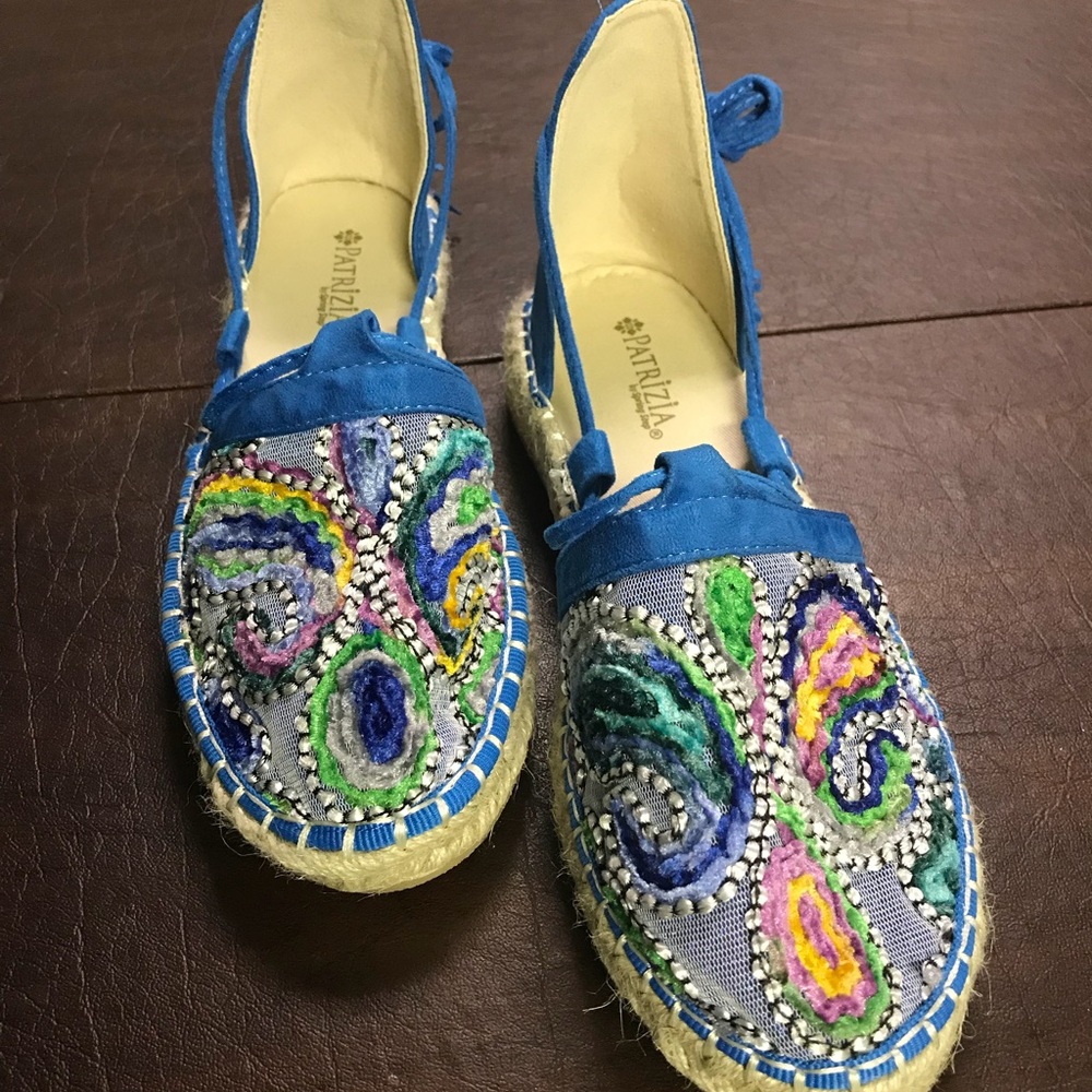 CASUAL SHOES